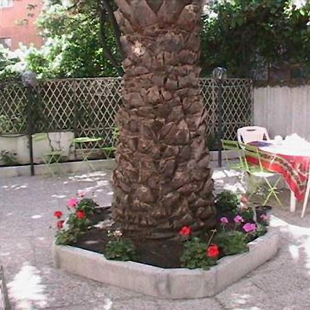 Casa Totti Bed & Breakfast Рим Екстериор снимка